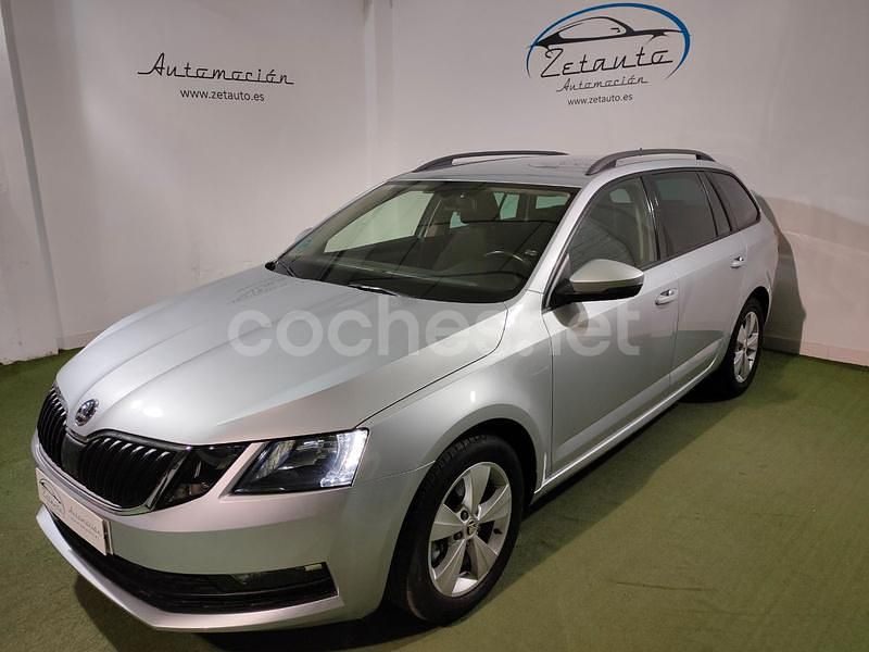 Gris / plata Usado 2020 Skoda Octavia Ambition Familiar | 16.750 € (Buen precio) - Imagen 1/4