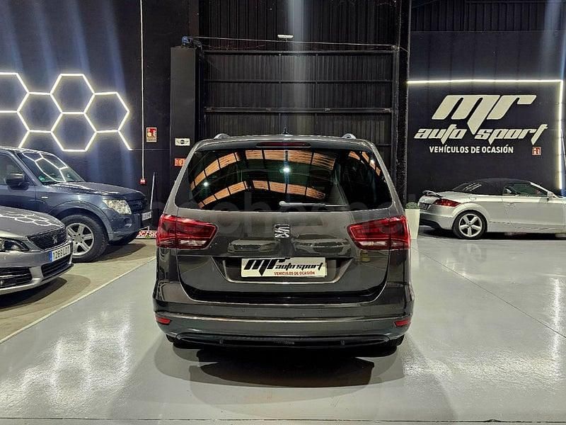 Usado Seat Alhambra Reference 150 CV (110 kW) 2018 Gris / plata Monovolumen