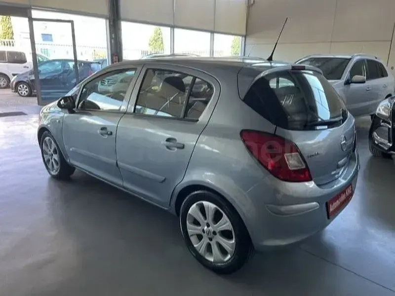 Usado Opel Corsa Cosmo 90 CV (66 kW) 2007 Gris / plata Utilitario