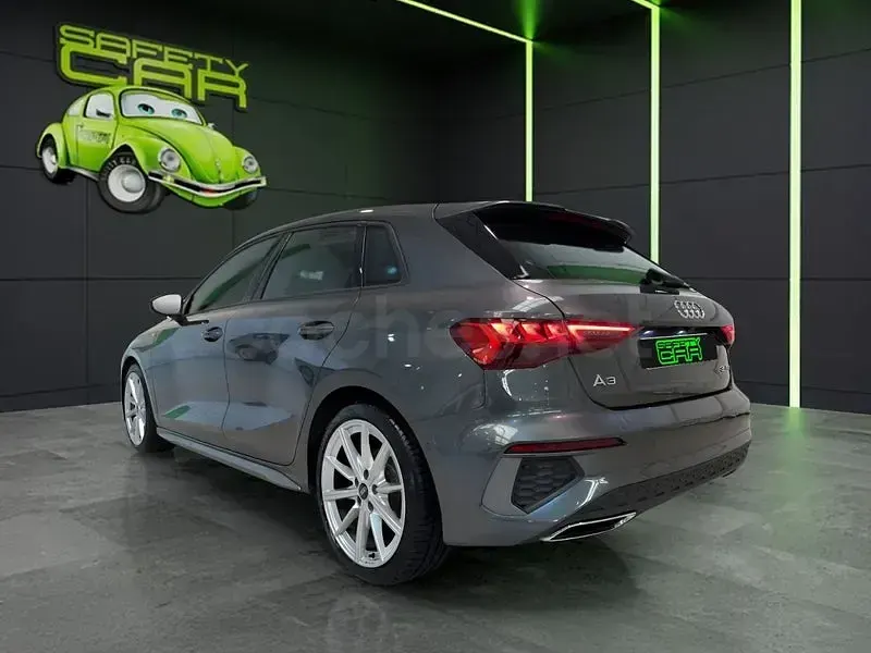 Usado Audi A3 S-Line 150 CV (110 kW) 2021 Gris / plata Berlina