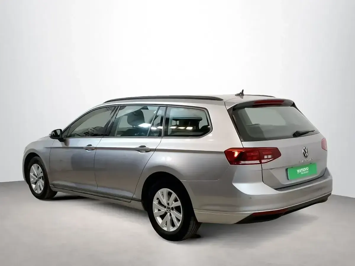 Usado VW Passat Business 150 CV (110 kW) 2022 Plateado Familiar