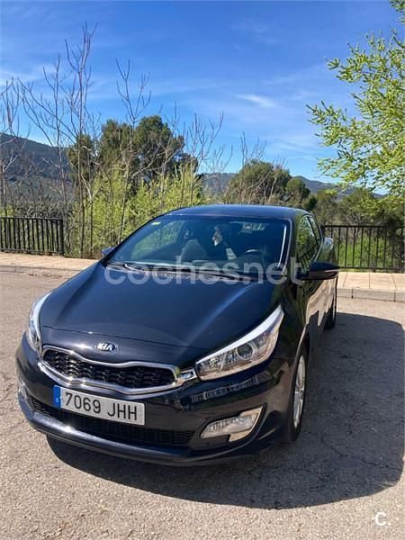 Usado Kia ProCeed 136 CV (100 kW) 2015 Negro Utilitario