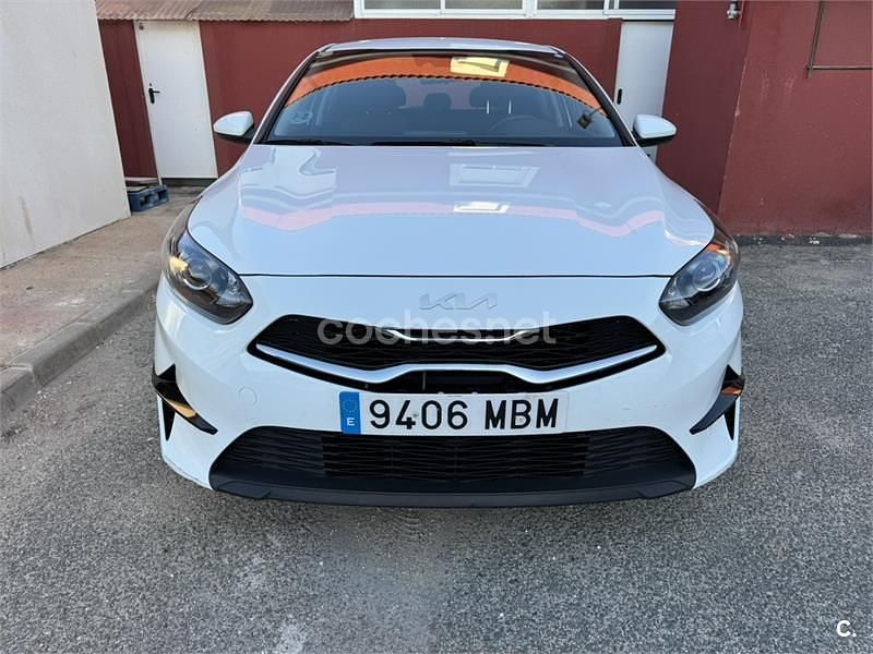 Usado Kia Ceed 100 CV (73 kW) 2022 Blanco Utilitario