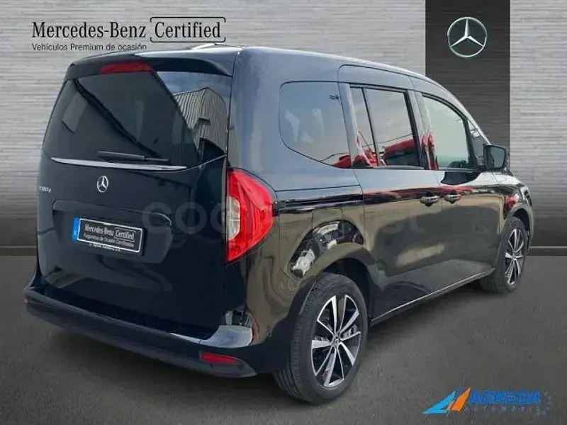Usado Mercedes T180 116 CV (85 kW) 2025 Negro Monovolumen