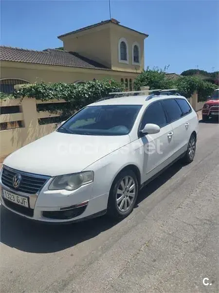 Usado VW Passat 105 CV (77 kW) 2008 Blanco Familiar