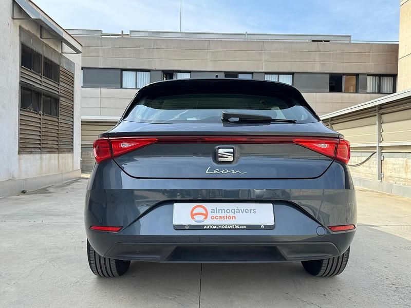 Usado Seat Leon Style 116 CV (85 kW) 2023 Gris Berlina