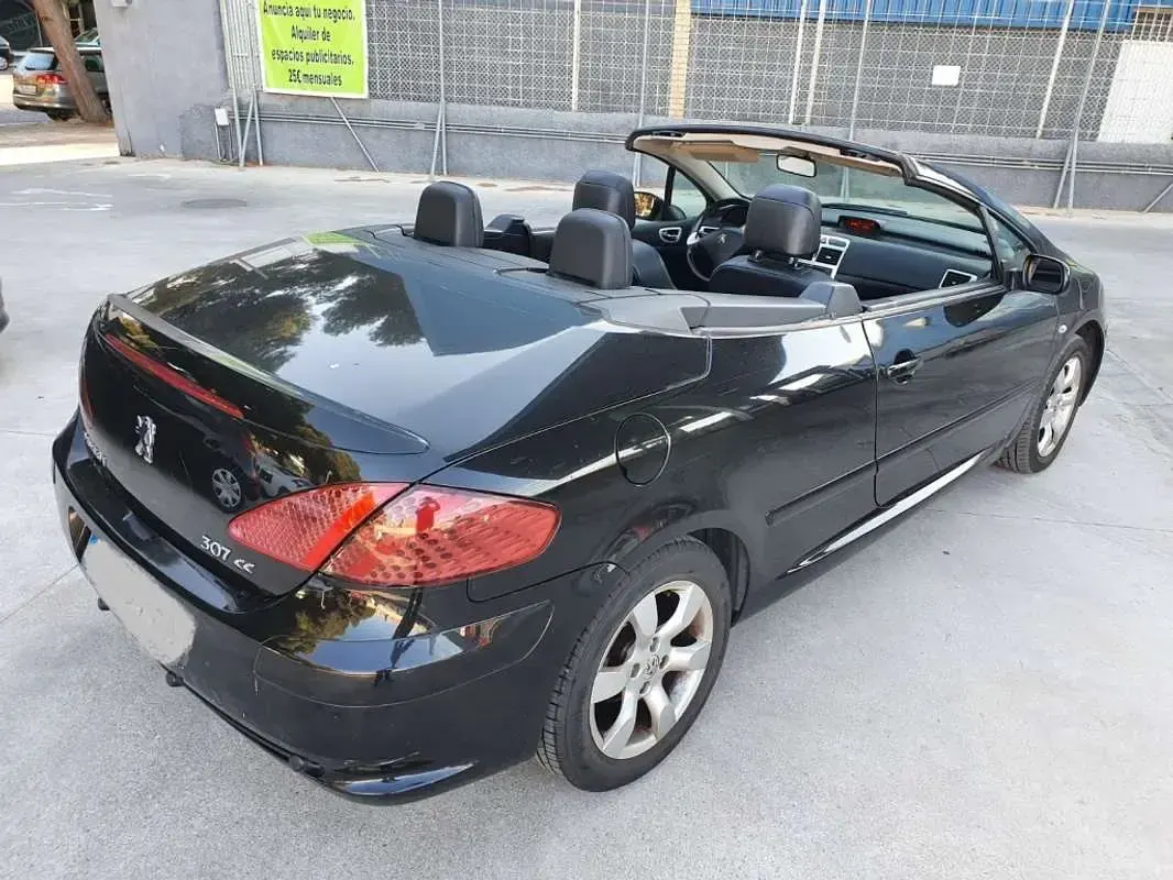 Usado Peugeot 307 CC Sport 136 CV (100 kW) 2007 Negro Descapotable