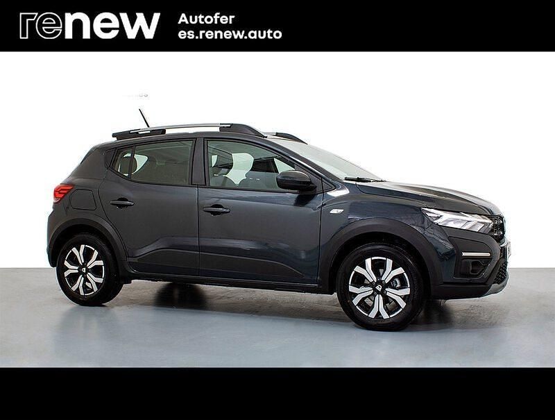Usado Dacia Sandero Comfort 100 CV (73 kW) 2022 Gris Utilitario