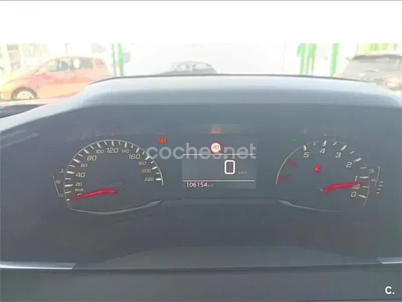 Usado Peugeot 2008 Allure 110 CV (80 kW) 2021 Gris / plata SUV