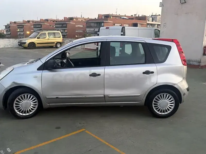 Usado Nissan Note Visia 88 CV (64 kW) 2006 Gris / plata Utilitario