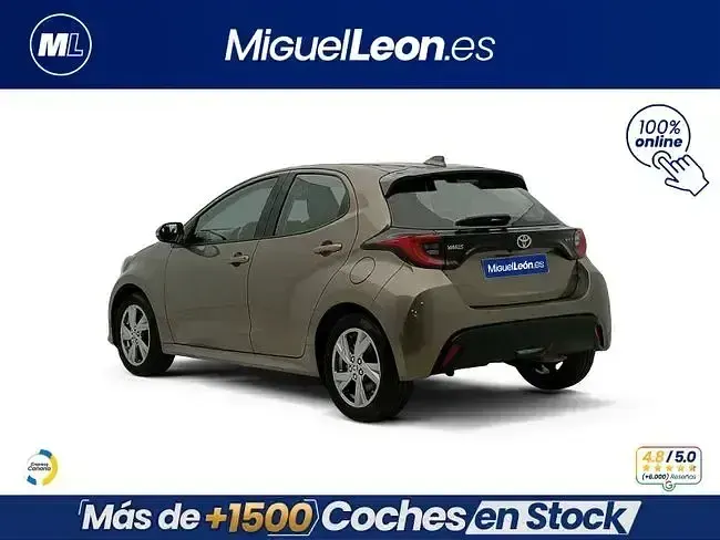 Usado Toyota Yaris Active 115 CV (84 kW) 2025 Marrón Utilitario