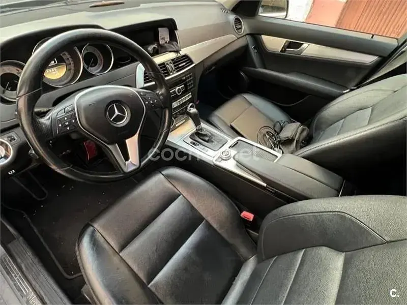 Usado Mercedes C220 Elegance 170 CV (125 kW) 2012 Gris / plata Berlina