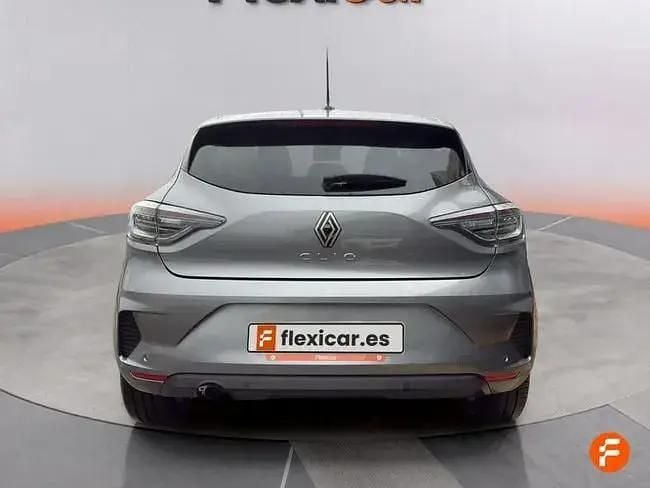 Käytetty Renault Clio V Evolution 100 HP (73 kW) 2025 Harmaa Sedan