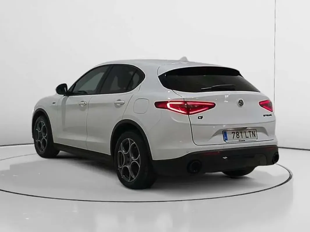Usado Alfa Romeo Stelvio Sprint 190 CV (139 kW) 2021 Blanco SUV