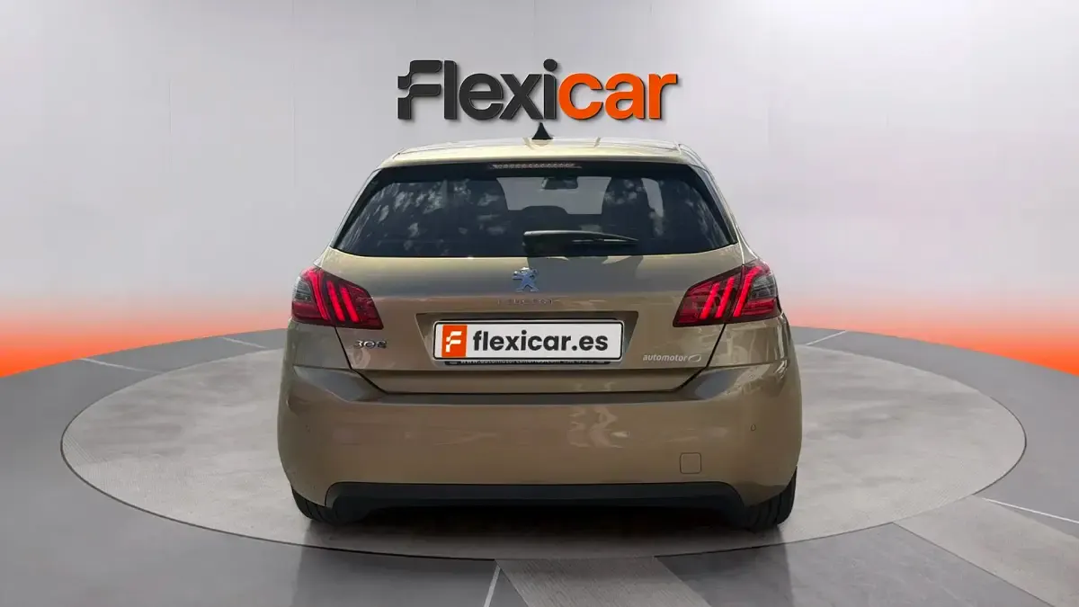 Usado Peugeot 308 Style 110 CV (80 kW) 2018 Beige Berlina