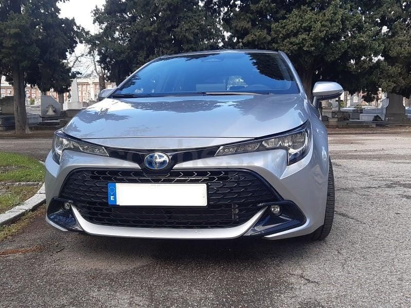 Usado Toyota Corolla Active 140 CV (102 kW) 2025 Gris / plata Berlina