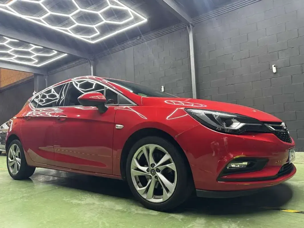 Usado Opel Astra Dynamic 136 CV (100 kW) 2018 Rojo Utilitario