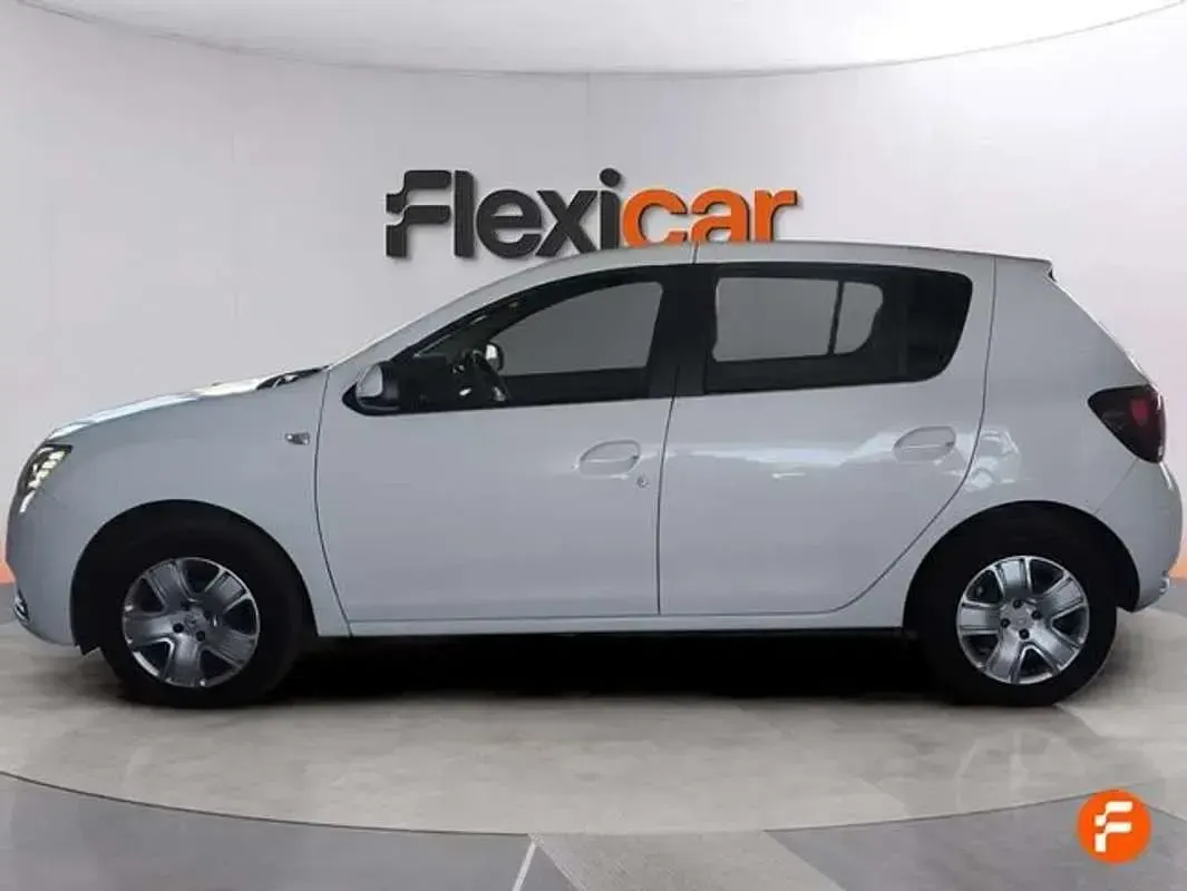 Usado Dacia Sandero Comfort 90 CV (66 kW) 2019 Blanco Utilitario