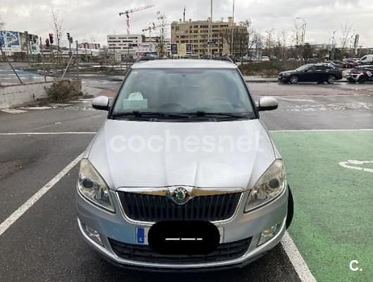 Usado Skoda Fabia Elegance 90 CV (66 kW) 2012 Gris / plata Familiar