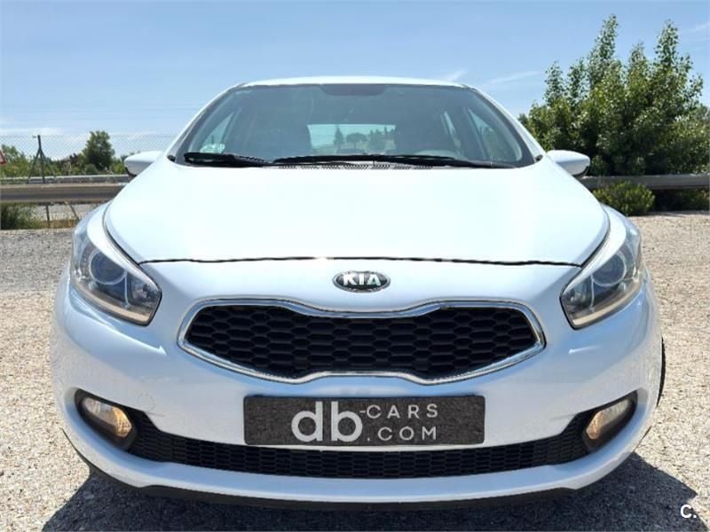 Blanco Usado 2015 Kia Ceed Berlina | 8990 € (Precio justo) - Imagen 1/4