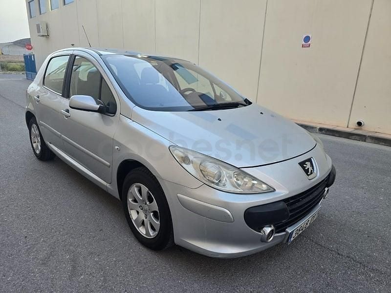 Usado Peugeot 307 90 CV (66 kW) 2006 Gris / plata Berlina