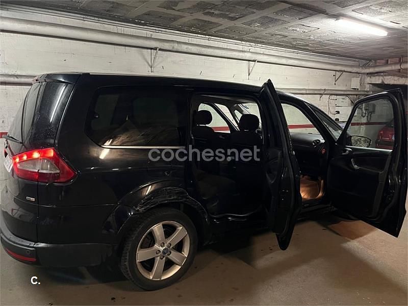 Usado Ford Galaxy Trend 140 CV (102 kW) 2010 Negro Monovolumen