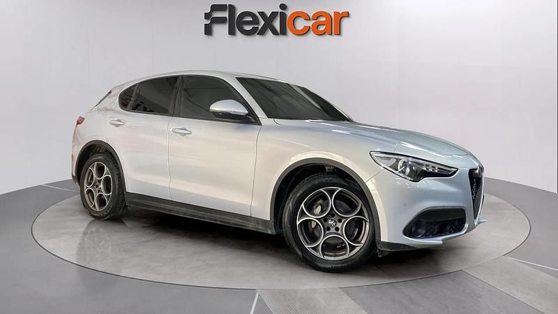 Usado Alfa Romeo Stelvio Sprint 162 CV (119 kW) 2022 Blanco SUV