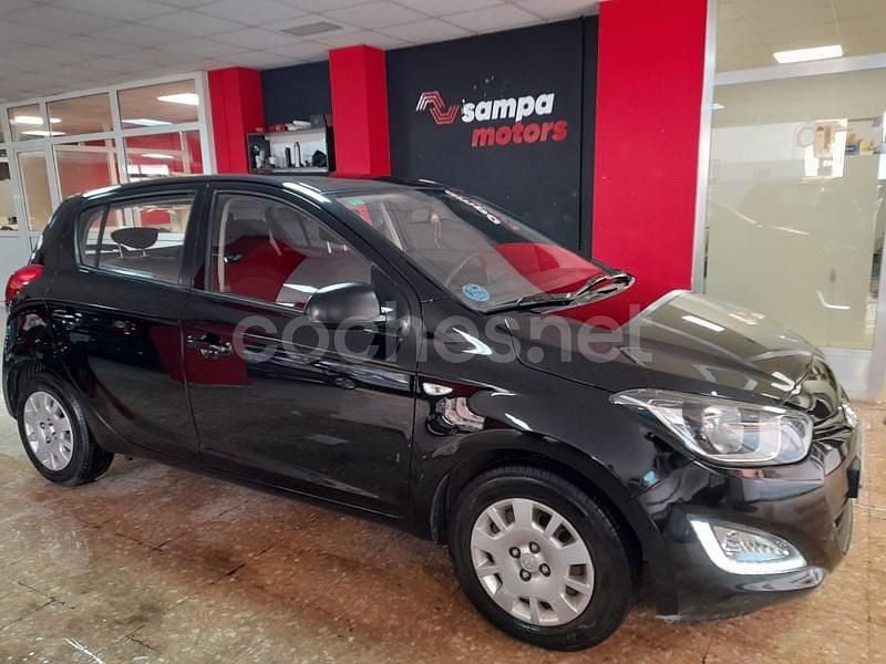 Negro Usado 2013 Hyundai i20 Berlina | 7490 € (Precio justo) - Imagen 1/4