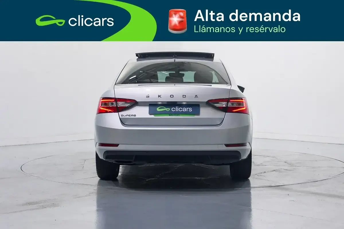 Usado Skoda Superb Ambition 150 CV (110 kW) 2022 Gris Berlina