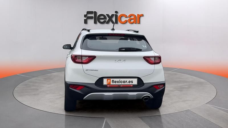 Usado Kia Stonic 84 CV (61 kW) 2022 Blanco SUV