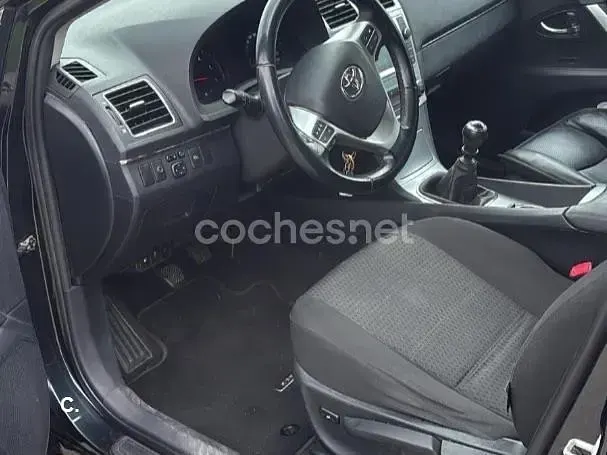 Usado Toyota Avensis Advance 124 CV (91 kW) 2012 Negro Berlina