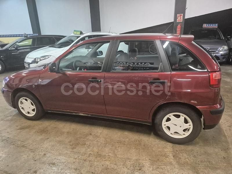 Granate Usado 1999 Seat Ibiza Berlina | 1680 € (Precio justo) - Imagen 1/4