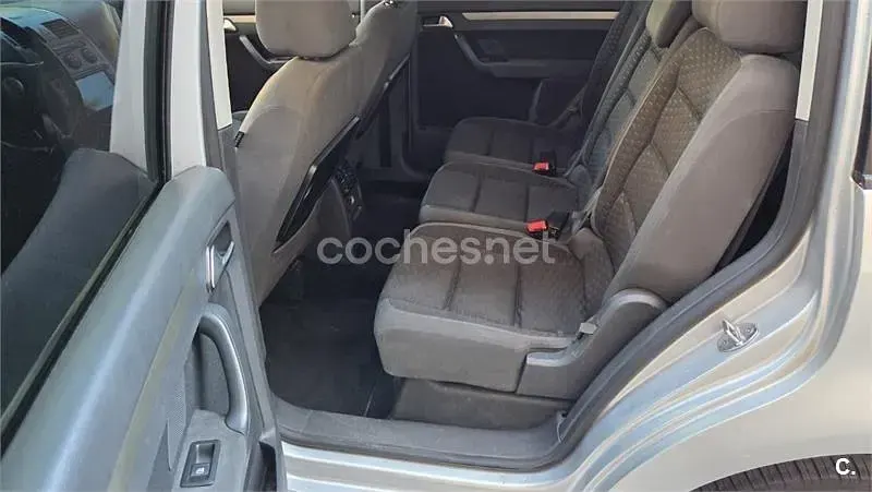 Usado VW Touran 105 CV (77 kW) 2008 Gris / plata Monovolumen