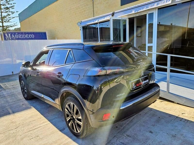Usado Peugeot 2008 GT-line 131 CV (96 kW) 2020 Negro SUV