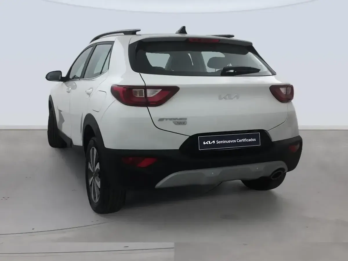 Usado Kia Stonic 100 CV (73 kW) 2022 Blanco SUV