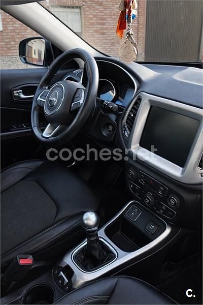 Usado Jeep Compass Longitude 140 CV (102 kW) 2019 Gris / plata SUV