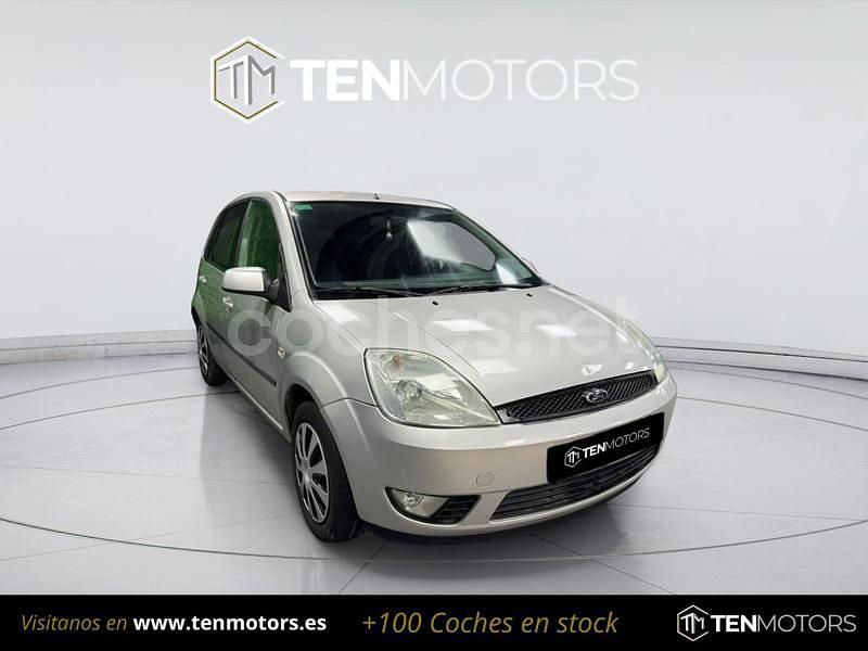Gris / plata Usado 2005 Ford Fiesta Berlina | 2300 € (Precio justo) - Imagen 1/4