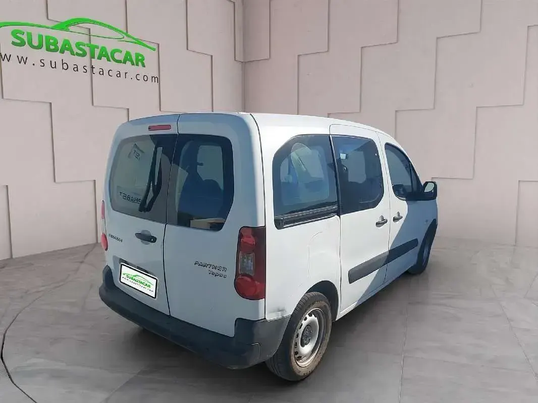 Usado Peugeot TePee Access 75 CV (55 kW) 2018 Blanco Van