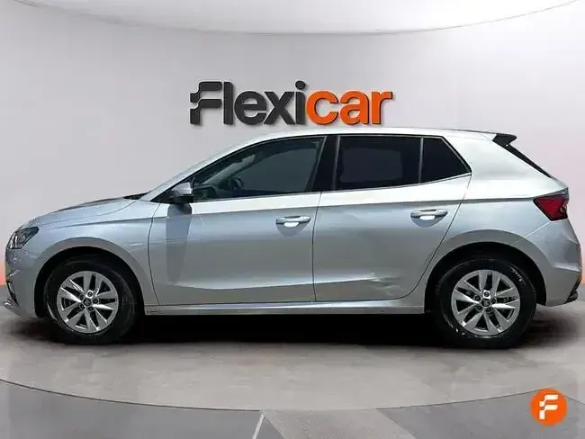 Usado Skoda Fabia Selection 95 CV (69 kW) 2025 Gris Utilitario