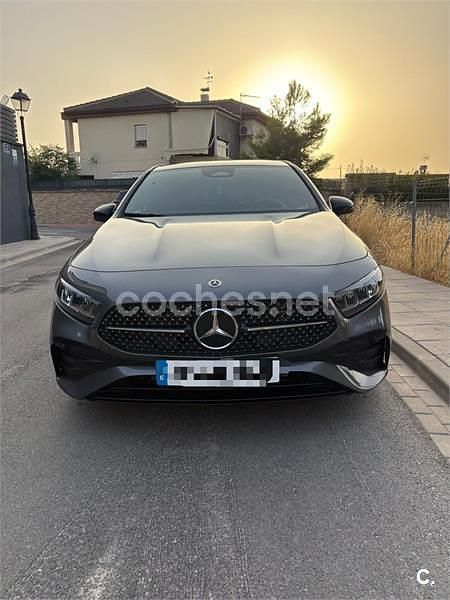Usado Mercedes A200 150 CV (110 kW) 2025 Gris / plata Berlina