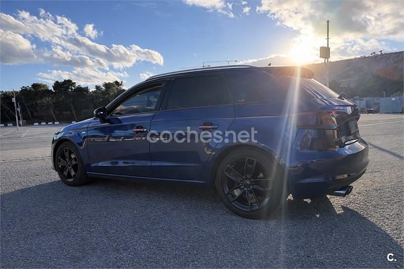 Usado Audi A3 Attraction 150 CV (110 kW) 2013 Azul Berlina