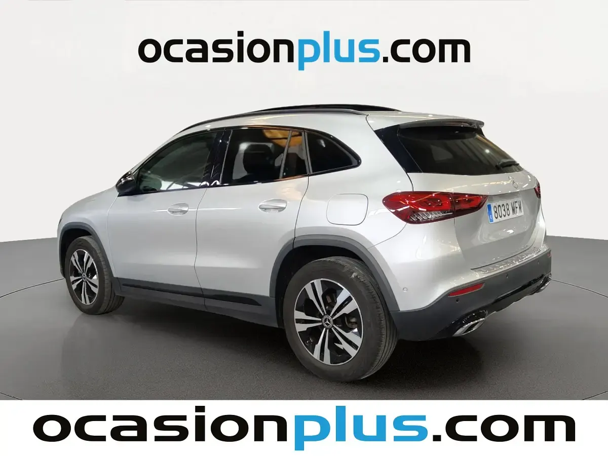 Usado Mercedes GLA200 163 CV (119 kW) 2020 Gris plata SUV