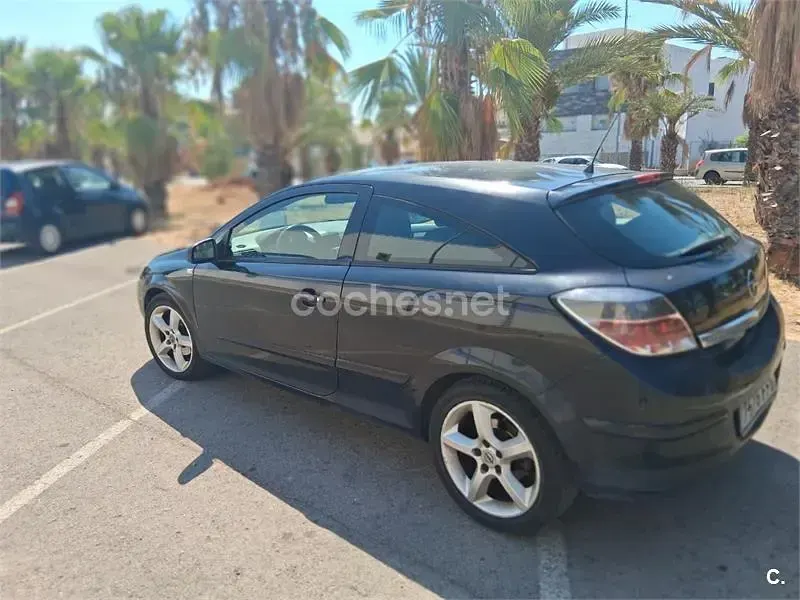 Usado Opel Astra GTC Sport 100 CV (73 kW) 2006 Negro Berlina