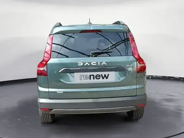 Usado Dacia Jogger Expression 140 CV (102 kW) 2025 Verde Monovolumen