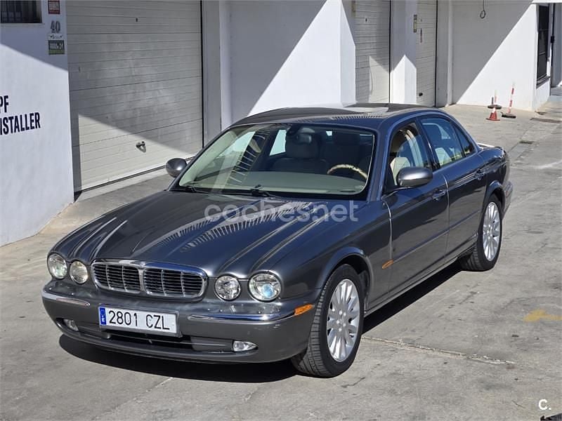 Gris / plata Usado 2004 Jaguar XJ8 Classic Berlina | 8999 € - Imagen 1/4