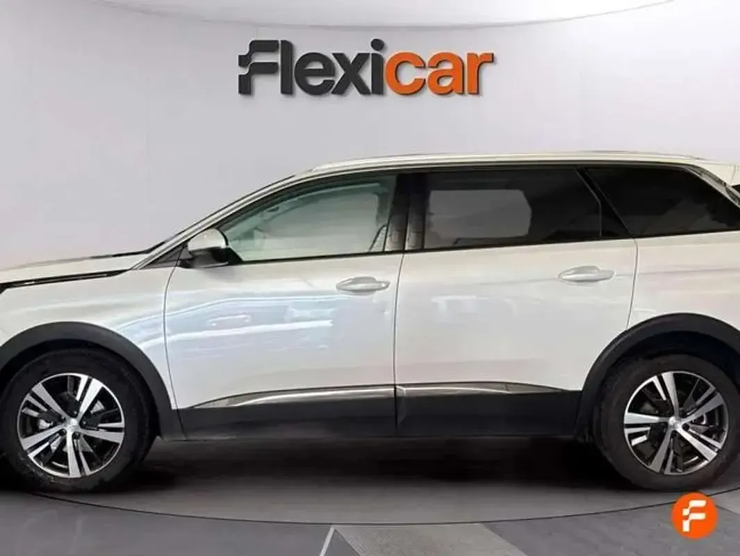 Usado Peugeot 5008 Allure 131 CV (96 kW) 2021 Blanco SUV