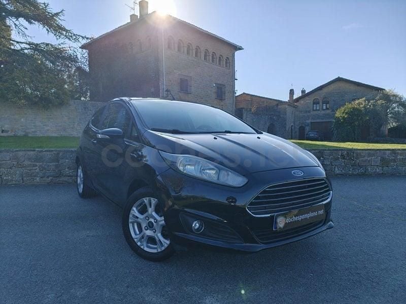 Usado Ford Fiesta Trend 100 CV (73 kW) 2014 Negro Utilitario