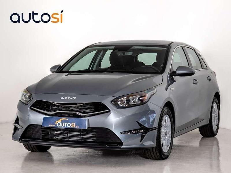 Gris Usado 2024 Kia Ceed Utilitario | 17.490 € (Precio justo) - Imagen 1/4