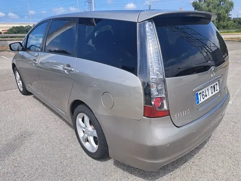 Usado Mitsubishi Grandis Intense 136 CV (100 kW) 2006 Beige Monovolumen