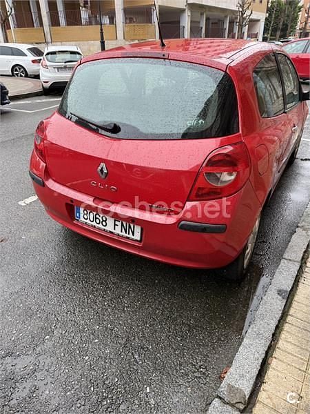 Usado Renault Clio II Dynamique 85 CV (62 kW) 2007 Rojo Berlina